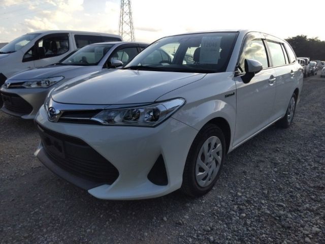 12046 Toyota Corolla fielder NKE165G 2018 г. (LUM Tokyo Nyusatsu)